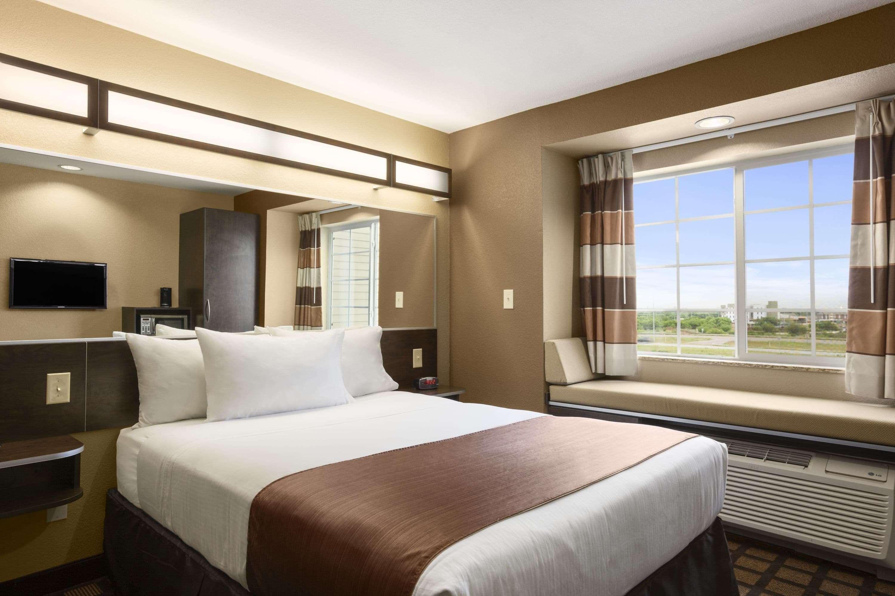Microtel & Hotel Cotulla